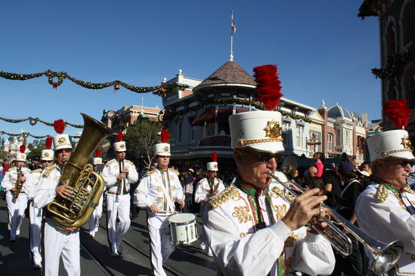 musical parade in Disneyland, 2011-12-25