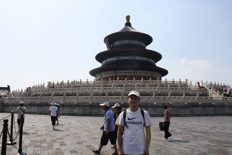 我站在天坛公园祈年殿前 me in front of The Hall of Prayer for Good Harvests 2011-07-26