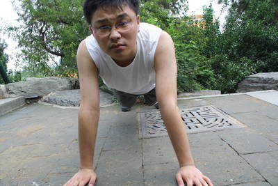 我正在俯卧撑 me doing push-ups 2011-07-27